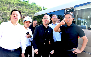 宜賓市南溪區(qū)委書(shū)記、南溪經(jīng)開(kāi)區(qū)黨工委書(shū)記劉剛率隊(duì)調(diào)研遠(yuǎn)東宜賓智能產(chǎn)業(yè)園