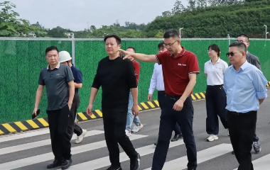 三江新區(qū)（臨港經(jīng)開區(qū)）黨工委委員、南溪經(jīng)開區(qū)管委會主任李勇率隊調研遠東股份宜賓智能產(chǎn)業(yè)園