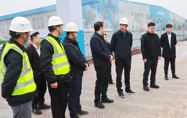 南溪經(jīng)開區(qū)黨工委副書記、管委會主任李勇一行蒞臨遠(yuǎn)東股份宜賓智能產(chǎn)業(yè)園調(diào)研指導(dǎo)